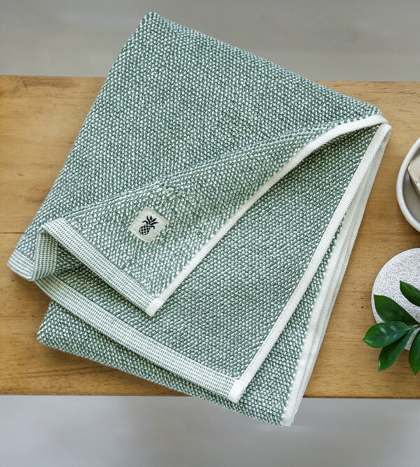 Cariloha Bamboo Two-Tone Bath Towel
